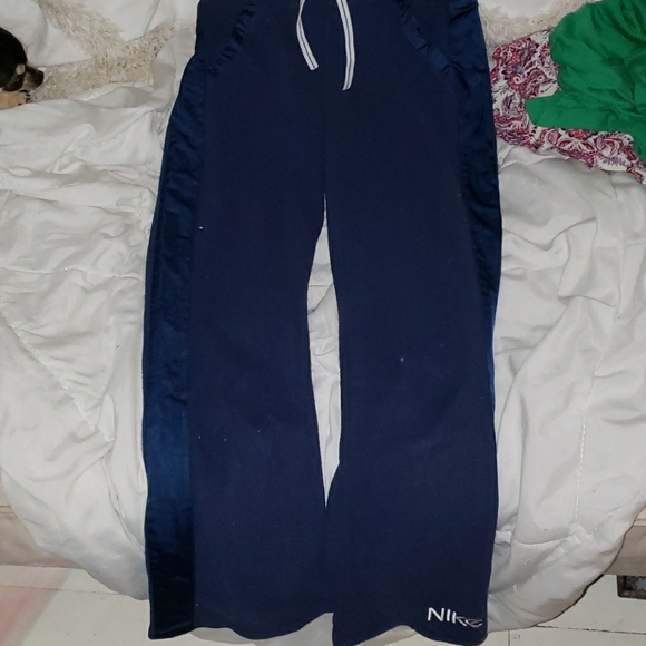 Nike pants more of an early 2000's style - Picture 1 of 1